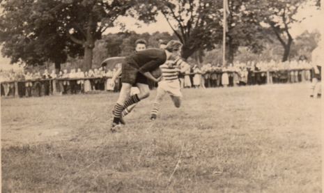 Motor Mögelin beim Heimspiel 1957 vor zahlreichen Zuschauern