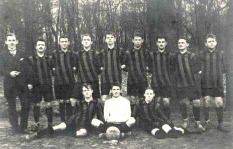 Archivbild zum Beitrag „Die legendäre Vereinsgründermannschaft von 1913 auf dem ältesten Foto der Vereinsgeschichte“