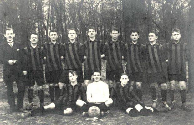 MSC-Chronik Archivbild zum Beitrag „Die legendäre Vereinsgründermannschaft von 1913 auf dem ältesten Foto der Vereinsgeschichte“