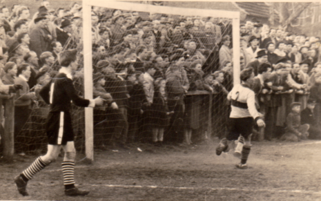 Zuschauer beim Spiel gegen Motor Rathenow auf dem Sportplatz Haveleck 1958