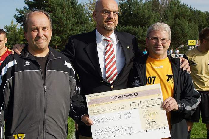 Archivbild zum Beitrag „2.700 Euro vom DFB – Danke Tixi und viel Erfolg“