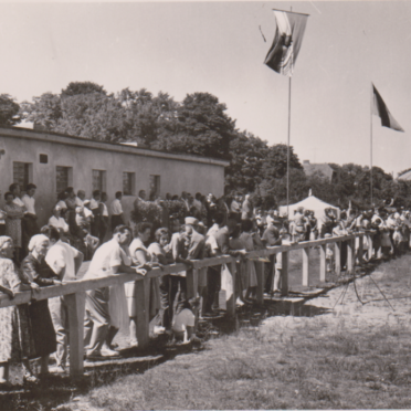 Historische Aufnahme des neuen Mögeliner Sportplatzes