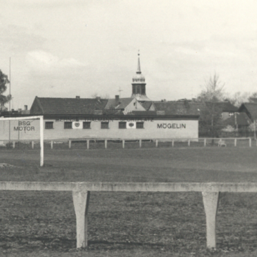 Historische Aufnahme des neuen Mögeliner Sportplatzes