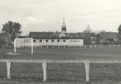 Historische Aufnahme des neuen Mögeliner Sportplatzes