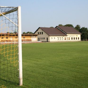Historische Aufnahme des neuen Mögeliner Sportplatzes