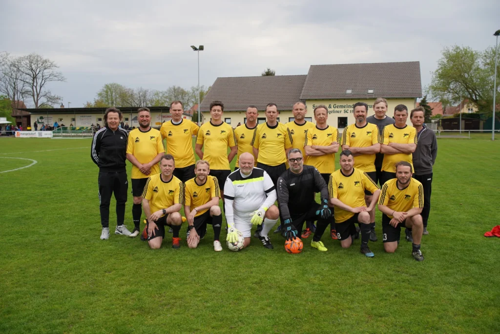 Alte Herren des MSC in gelben Trikots – Archivfoto vom Spiel gegen Nennhausen 2023