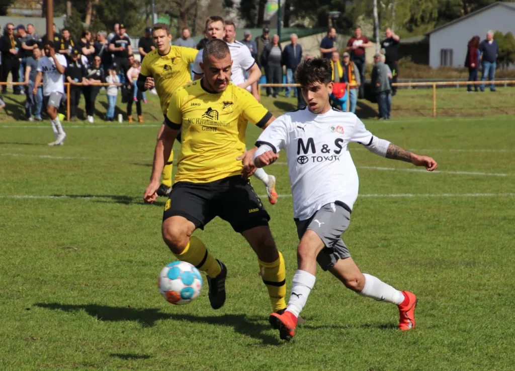 Spielszene des MSC in gelben Trikots