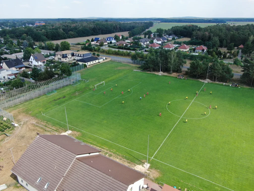 Sportplatz des Mögeliner SC aus der Luft